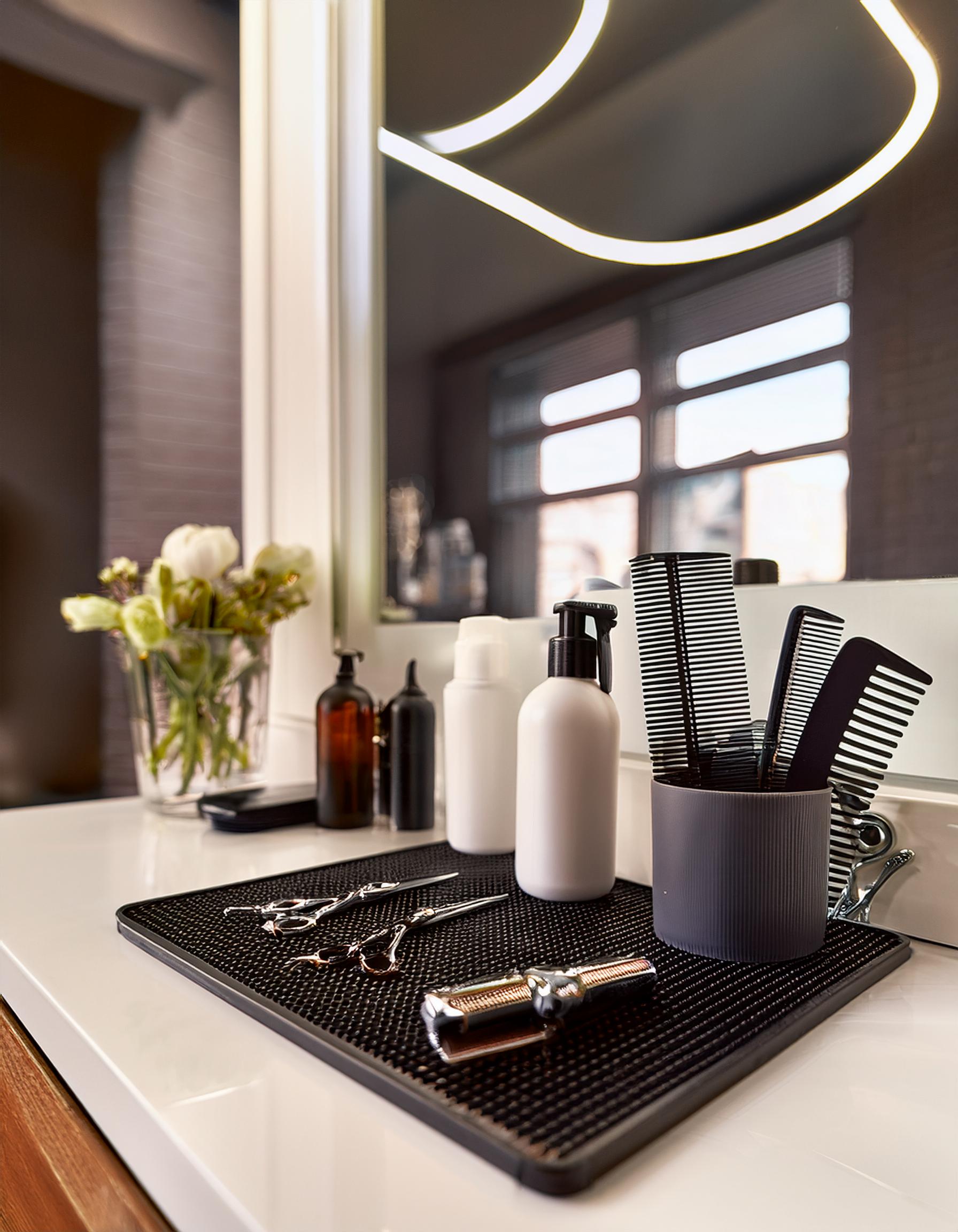 Eleganter Damenfriseursalon mit klassischem Design